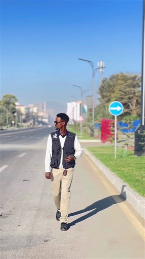 Brothers studio hal farin ureb