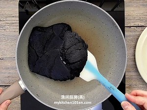 Unlock the Secrets of Rich, Fragrant Black Sesame Mung Bean Paste (Black Sesame Mooncake Filling) - MyKitchen101en.com