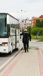 Rude bus driver ignores a disabled man | Genius Panda