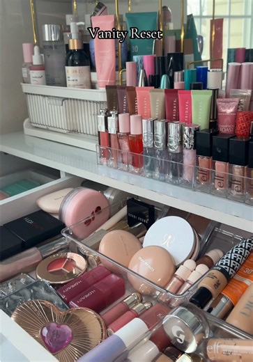 Finally got to organize my vanity ✨😩 I wish it took the same time as this video😂😂😂😂🤍🤍🤍✨ #vanityreset #vanity #cleaning #fyp #justagirl