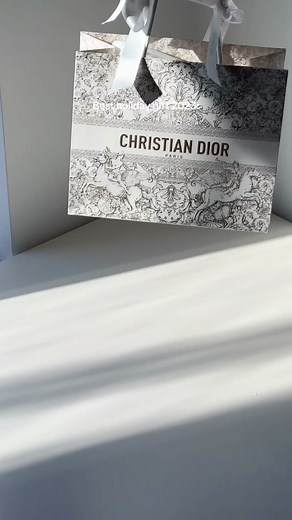 Best #DiorHoliday gift 2023: Includes a Dior pouch, Backstage Rosy Glow Blush, Lip Glow Oil & Creme Abricot cuticle cream. Available on Dior.com @Dior beauty #DiorBeautyLovers