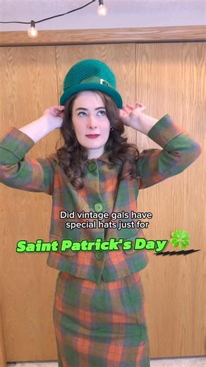 These vintage hats were TOO PERFECT! 🍀 #vintage #1950shats #fashionhistory