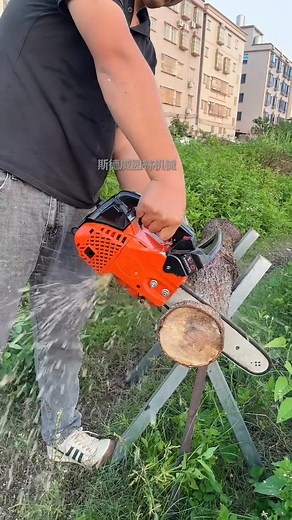 Massive Log Cutting for Firewood Prep! 👍 . . . #Chainsaw #WoodCutting #Firewood #LogCutting #Logger #StumpRemoval #DIYProjects #OddlySatisfying #USA #Reelsfb #Reels #Powertools #fblifestyle | Trending01