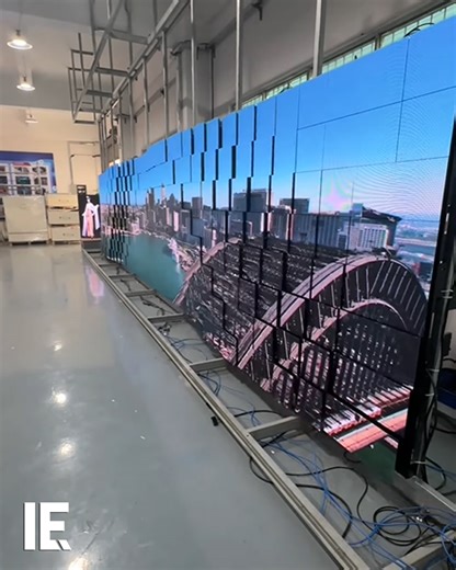 With a kinetic screen like this, visuals can have a whole new level of motion and texture. 🎥: Instagram/totemlighting | Interesting Engineering