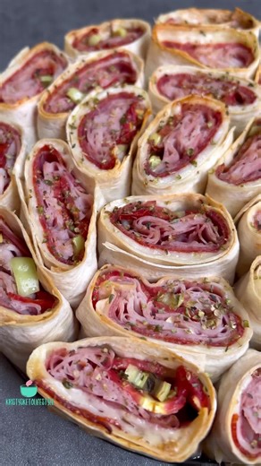 Pull Apart Italian Subs #keto #lowcarb #italian #pullapart #sub #reels #cooking #video #delicious #food #cutdacarb #kristysketolifestyle | Kristyslifestyle