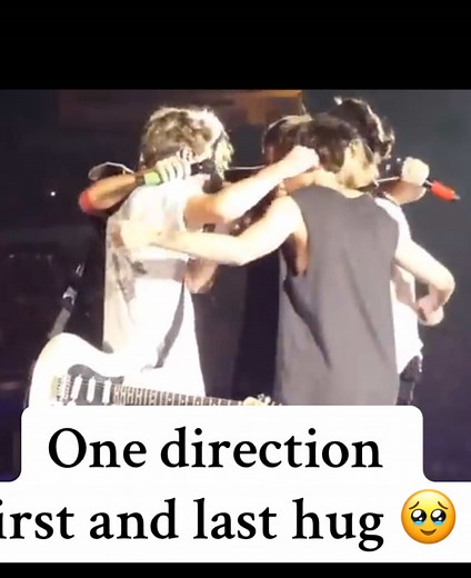 One direction first and last hug 🥹 it hurt #fy #fyp #pourtoi #onedirection #larry #larrystylinson #larryisreal #1d #niallhoran #harrystyles #louistomlinson #liampayne #zaynmalik #liampaynemort #liampaynebody #onedirectionhug