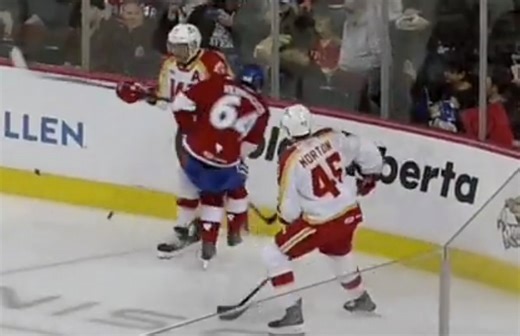 Injured, David Reinbacher leaves the Rocket game - Dose.ca