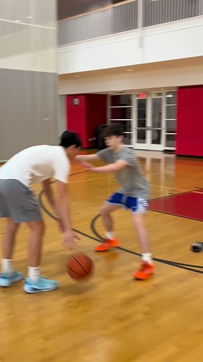 Comment your top 5 oddly specific hoops tricks #basketball #playerdevelopment #hooper #chrispaul #clamps | Daniel Metser