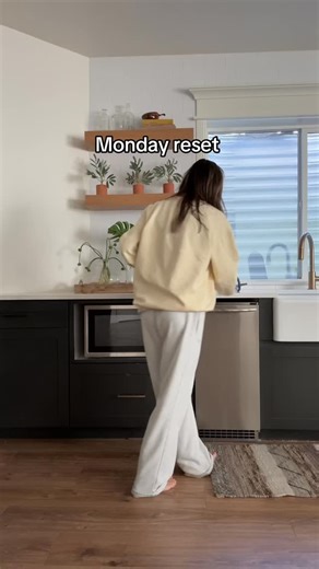 31K views · 128 reactions | Nothing beats starting the week with fresh sheets ️✨ and a clean bathroom 識. It’s one of my favorite routines! ‍♂️ Obsessed with my new bedding from @beddys  Use code Leroy for a discount ️ | The LeRoy's | Facebook