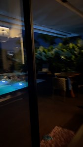 53K views · 15K reactions | ✨ Abrir a porta e encontrar o lago é como atravessar um portal para a paz. Peixes, natureza e aquela calmaria que só o fundo de casa sabe oferecer.  ✨ Opening the door and finding the pond feels like stepping through a portal to peace. Fish, nature, and that unique calm only the backyard can offer.  #calm #nature #natureza #animals #animal #animais #animaisdeestimação #pets | Leandro Crivellenti | Facebook