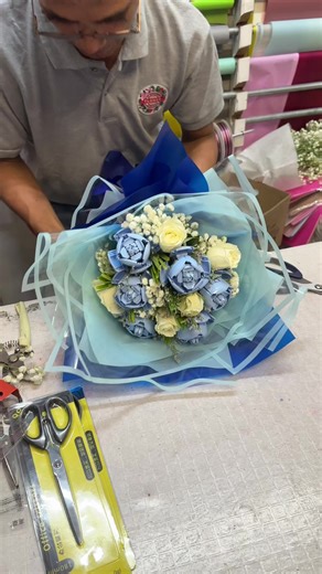 How to Wrap a Beautiful Flower Bouquet