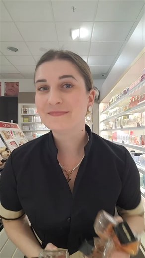 Redécouvrez Paradoxe de Prada, un parfum emblématique qui révèle une féminité à la fois audacieuse et raffinée. ❤️ Notre experte vous présente ses différentes déclinaisons, pensées pour s’accorder à chaque tempérament et sublimer toutes les personnalités. #PassionBeaute #Prada #Paradoxe | Passion Beauté