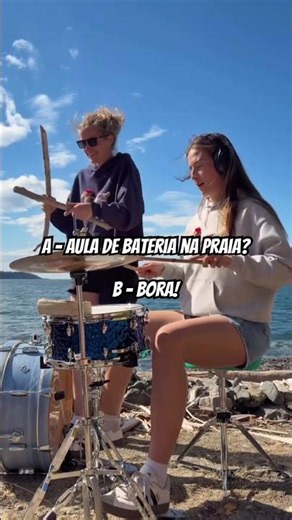 Aula de bateria na praia 🏖️ 🥁