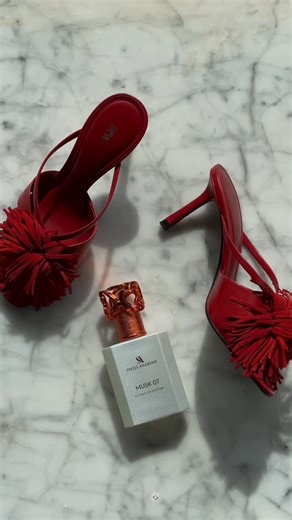 Carré Eden Shopping Center on Instagram: "✨ VALENTINE’S DAY GIVEAWAY ✨ L’amour se partage… et se parfume 💖 À l’occasion de la Saint-Valentin, nous nous associons à Swiss Arabian pour vous faire gagner ce coffret iconique, pensé comme une véritable déclaration sensorielle. Pour participer : ❤️ Like ce post ❤️ Suis nos pages : @carreedenshoppingcenter @jihane.bah et @swiss_arabian_morocco ❤️ Tag 3 amis en commentaire Parce que parfois, le plus beau message d’amour tient dans un coffret… Bonne ch