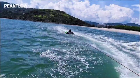 PEAKFLOW Towable Tubes for Boating,Eclipse 2 Rider Towable Tube,840D Heavy Duty Nylon Cover and 28 Gauge PVC Liner,EVA Foam Pads and 4 EVA Handles with Knuckle Guards,Swift Connect Rapid Boston Valve