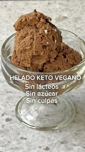 🍫✨ ¡HELADO KETO VEGANO DE CHOCOLATE! ✨🍫 Sin lácteos Sin azúcar Vegano Amigable con tus hormonas ¿Quién dijo que no se puede disfrutar de un delicioso helado mientras seguimos cuidando nuestra salud? 😋✨ Hoy te traigo una receta fácil y rápida para hacer un helado de chocolate keto vegano que te hará sentir en el cielo sin salirte de tus hábitos saludables. 🌱🍦 Ingredientes: - 2 latas de leche de coco (refrigerada) - 1/2 taza de cacao en polvo sin azúcar - 1/2 taza de edulcorante natural (erit