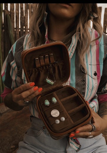 Jewellery cases for every cowgirl’s travels 🤠✨ Perfect Christmas gifting! #westernboutique #cowgirlstyle #jewellerycase #cowboychristmas #mackandcodesigns