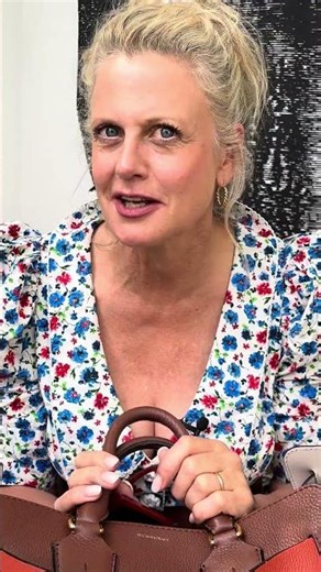 What's In My Bag? - Online Now! #barbaraschöneberger #comedy