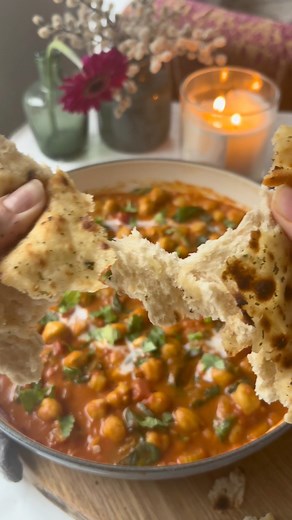 Easy chickpea and spinach curry 🩷 a 30-minute recipe everyone should have up their sleeve!Full recipe on ByTheForkful Enjoy! #chickpeacurry #curryrecipe #vegetarianrecipes #dinnerideas #dinnertime #chickpeas | By The Forkful