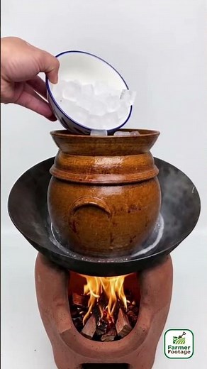 An old-fashioned earthenware pot used for cooking food with steam.