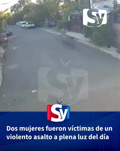 Yeison Bretón on Instagram: "Residentes del sector Villa Tropicalia, en El Tamarindo, Santo Domingo Este, denunciaron un incremento en la inseguridad tras circular un video que muestra el momento en que dos mujeres fueron víctimas de un asalto a plena luz del día. El incidente ocurrió el pasado viernes. En las imágenes se observa como dos individuos a bordo de una motocicleta interceptan a las víctimas mientras caminaban por una de las calles del sector."