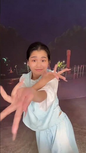 My Heart is Weeping Finger Dance Sad & Expressive Hand Movement Performance