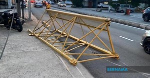Another freak road accident: Portion of tower crane falls onto Myvi | New Straits Times