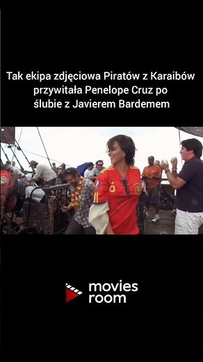 Tak ekipa zdjęciowa Piratów z Karaibów przywitała Penelope Cruz po ślubie z Javierem Bardemem