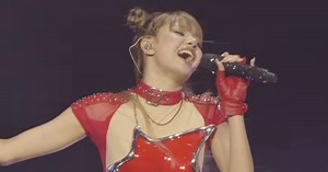 BLACKPINK's Lisa Sings At "Coachella 2025," Settles Past Lip-Sync Controversies