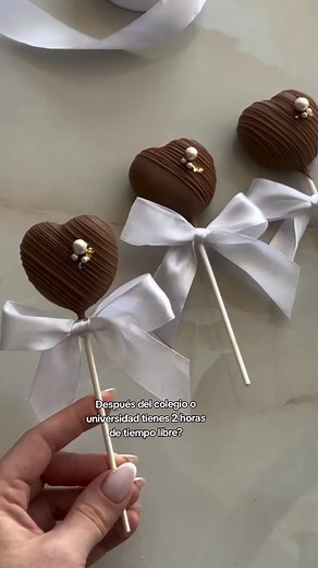 📍Aprede a hacer Chocofresas 🍓 (Para emprendedores o aficionados) con nosotros 🍫 te contamos como... Ideal para iniciar un negocio o potenciar uno con estas delicias fáciles de producir aprenderas a hacer Chocofresas, Chocopaletas, Chocobombas, Chocopaletas, y mas... ✅️ Video clases en tus horarios ✅ Acceso para siempre ✅️ Asesoría ilimitada ✅️ Material en pdf Ebook (recetario) ✅️ Certificación Info en el link del perfil o aqui👇 https://beacons.page/chocolateria.desdecasa #reposteria #reposte