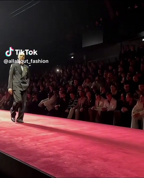 Leon Dame: High Fashion Model Walk and Poses