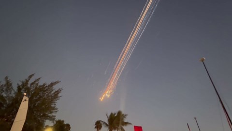 SpaceX debris streaks across sky after Starship explodes in flight test