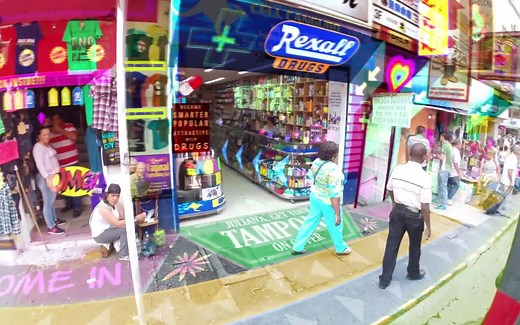 HYPER-REALITY 超现实：看未来科技和商业如何在视觉上主宰生活