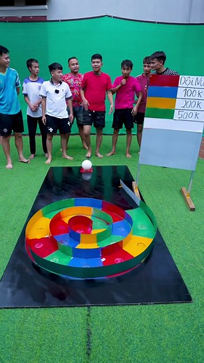 Đá Bóng Vòng Xoáy: Trò Chơi Nhận Thưởng Vui Nhộn