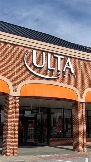 A bond-building dry hair mask that repairs softens with zero rinse, zero restyle. The ultimate hair hack—straight from our salons to your routine. 💜 | IGK Hair