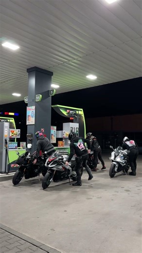 We don’t ride fast, officer. 👮‍♂️