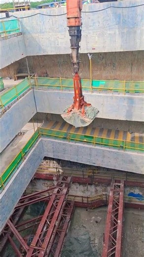 Telescopic Excavator Working 40m Deep | Underground Construction”