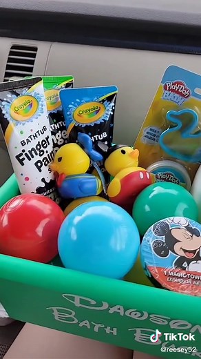 Cute & easy gift idea for a 2 year olds birthday gift! #mickey #mouse #mickeymouse #mickeymouseclubhouse #mickeymouseclubhouseparty #gift #disney