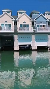 710K views · 5.7K reactions | Talk about the ultimate boat/house setup! What would be the boat of your choice to fill your garage? Follow @topyacht . . Vid via @bigbadboats #topyacht#yacht#yachts#boat#boats#yachtlifestyle#yachtshow#superyacht#boattrip#boatsales#billionaire#yachtdesign#sailing#yachting#superyacht#sea#yachtlife#ibiza#miami#yachtmaster#yachtcharter#boatlife#luxe#london#yachtclub#charteryacht#dubai#boating#charter | YachtBuyer | Facebook