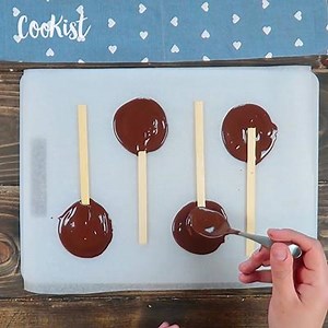 283K views · 4.8K reactions | A very unique and creative way to make your own lollipops at home! They're fast and easy and would be great to serve at a kids party! | Cookist Wow | Facebook