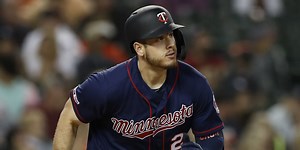 Twins non-tender C.J. Cron, Hildenberger