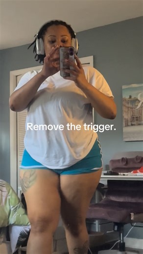 LET THE “D” GO on Instagram: "Step One: LET THE “D” GO. Fat loss isn’t stalling because you’re lazy or undisciplined — it’s stalling because your body is inflamed and stuck in survival mode. 🔥 You can train hard, eat “clean,” and still see nothing move when your system is constantly irritated by foods it no longer tolerates. ✅ Until inflammation comes down, fat loss won’t turn on. This is where most women get frustrated and quit — not because they’re incapable, but because they were never taugh