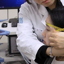 Video: Virtual Prism Adaptation Therapy: Protocol for Validation in Healthy Adults