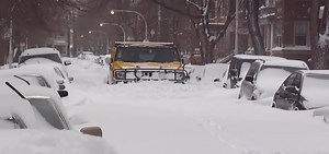Hummer Pushes Through Knee-Deep Snow In The Street: Video | GM Authority