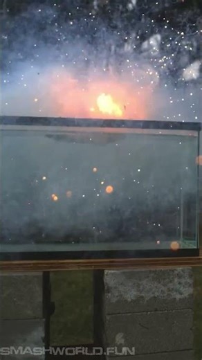 Molten sodium in water explosion