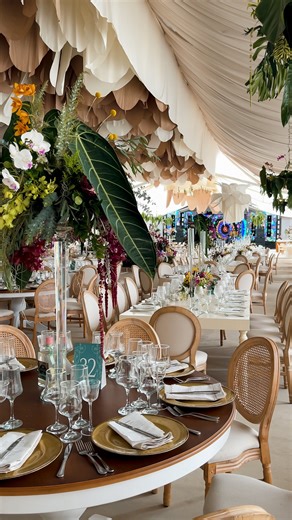 Uzhupud_garden on Instagram: "🌺 Más de 90.000 orquídeas y aráceas de @ecuagenera_gualaceo convirtieron nuestro hangar, denominado Arena Garden, en un espacio lleno de color y belleza, en donde la magia de @estebanpozoeventos dio vida a cada rincón✨ Una experiencia única, donde cada detalle floreció, destacando también la impecable coordinación de @weddingplannerecuador, que hizo posible que todo fluya a la perfección. 🌿 DJ & Show Experiencie @andybuesa #FloralDecoration #Orchids #luxuryevents"