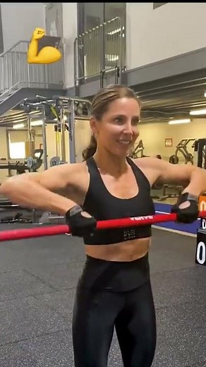 Build Strength with Elsa Pataky..