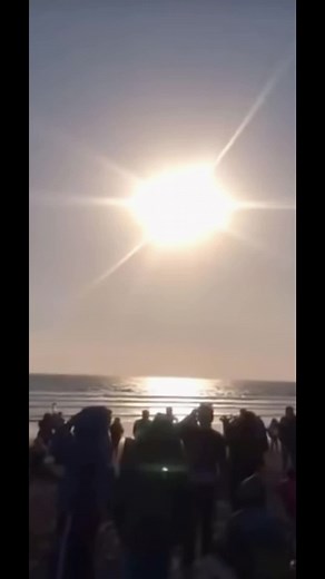 It looks like an eye👁️ #eclipse #sun #moon #fyp