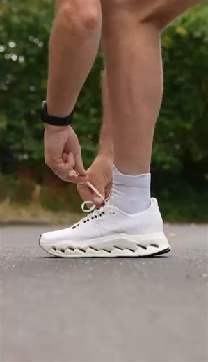 Take a closer look at the On Cloudsurfer Max ☁ The daily trainer that offers more cushioning. | Pro Direct Running