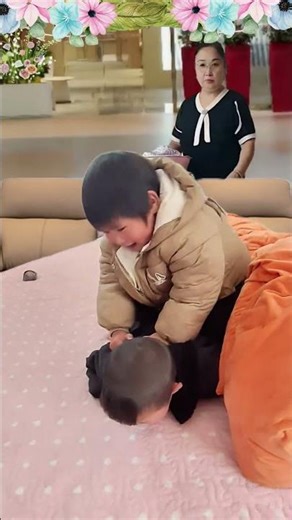 Baby playing with sister is so funny!!😂 無邪気に遊ぶ姉弟、可愛くて笑っちゃう。😂💗